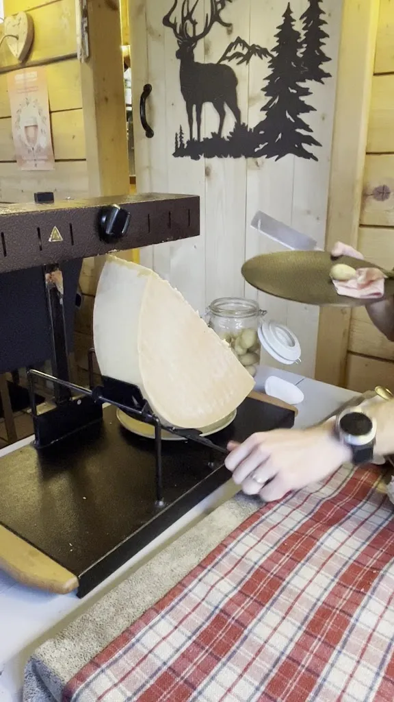 SAS MONCHU Restaurant A CHATEL_Châtel_slider_image_2