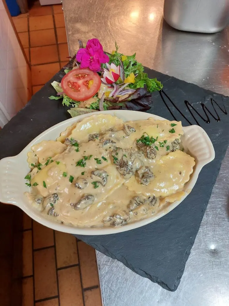 SAS MONCHU Restaurant A CHATEL_Châtel_slider_image_3