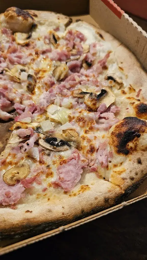 Zena Rowles_Lorraine Pizza_Ban-Saint-Martin_review