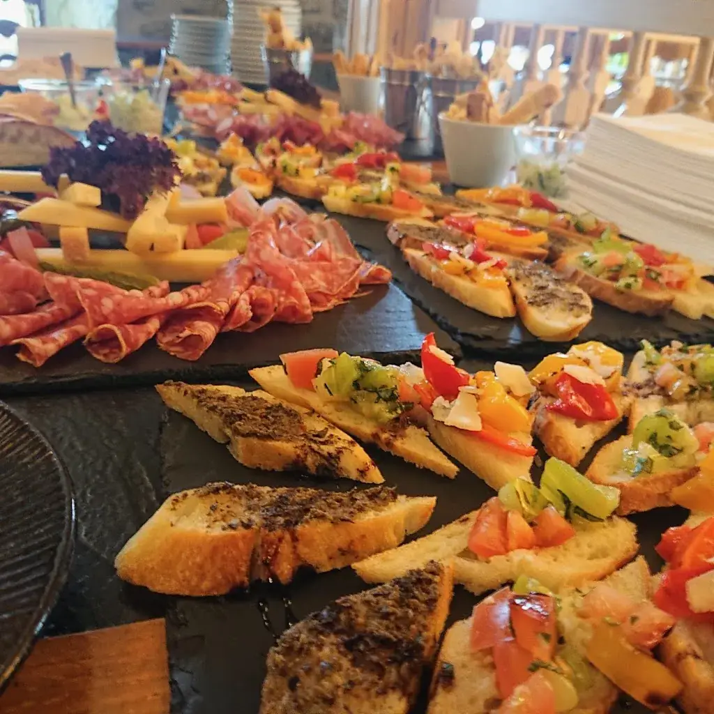 Le Blue Buns - Lumen - Burgers, Tartares & Entrecôte Café de Paris Boubier à Renens Crissier_Crissier_slider_image_3