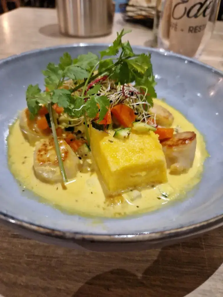 Isabelle Hogrel_Eden Café_Valserhône_recensione