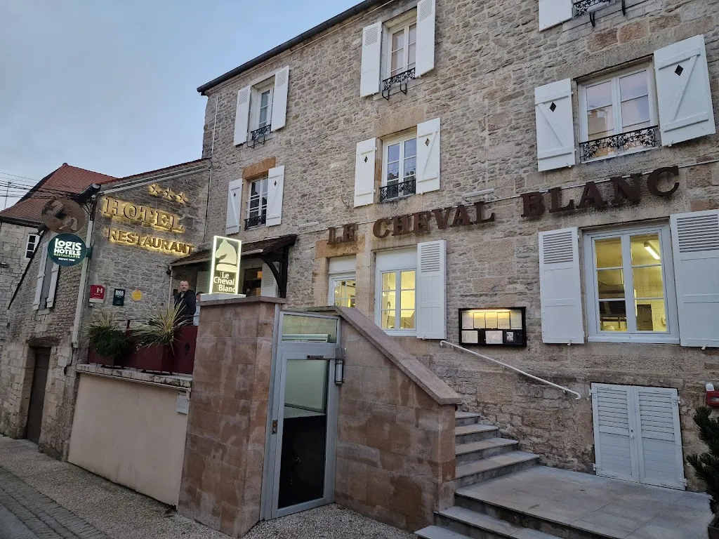 Ian Thompson_Logis Hôtel du Cheval Blanc_Langres_review