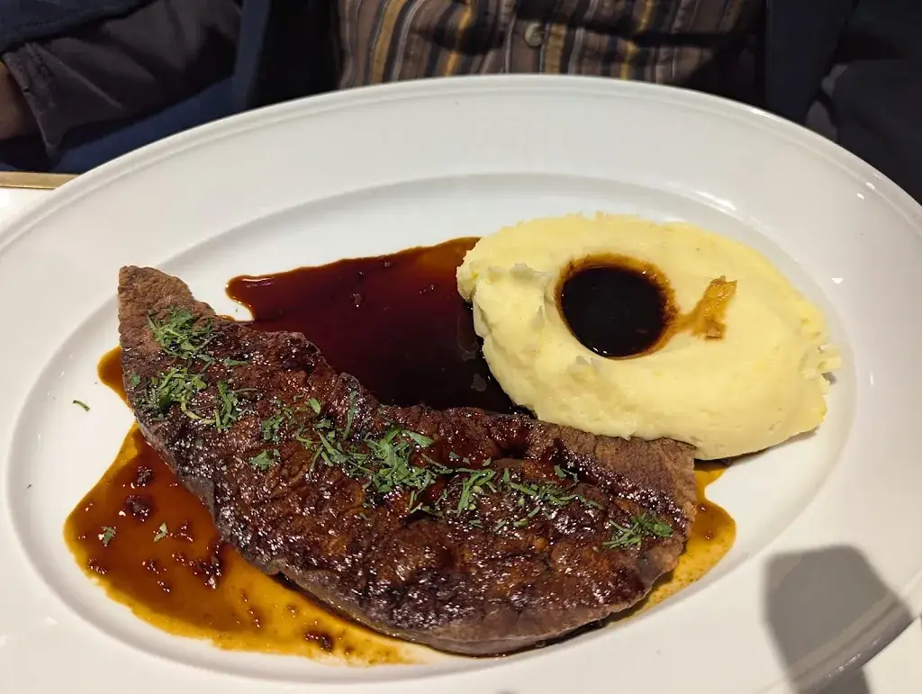 Cherry Wu_Brasserie du Louvre_Paris_review