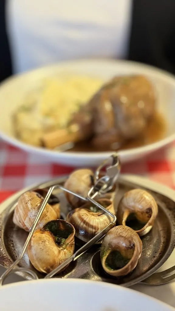 Patrick Engberink_Louise Café_Paris_review