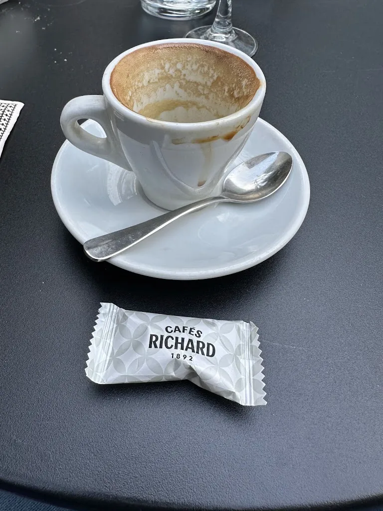 J Alowibdi_Louise Café_Paris_review