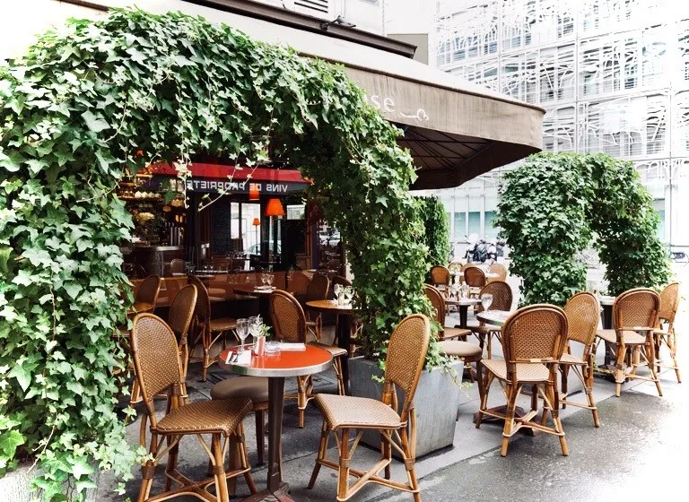 Louise Café_Paris_slider_image_1