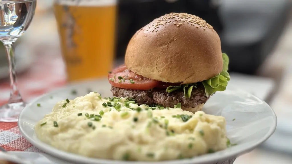 Louise Café_Paris_slider_image_3