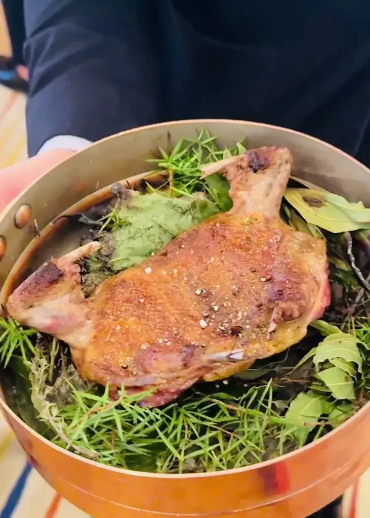 Le Tout-Paris_Paris_slider_image_2