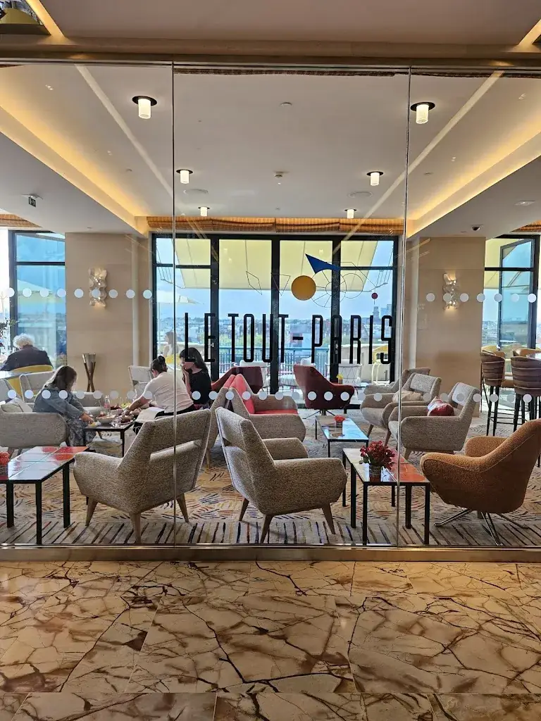 Le Tout-Paris_Paris_slider_image_3