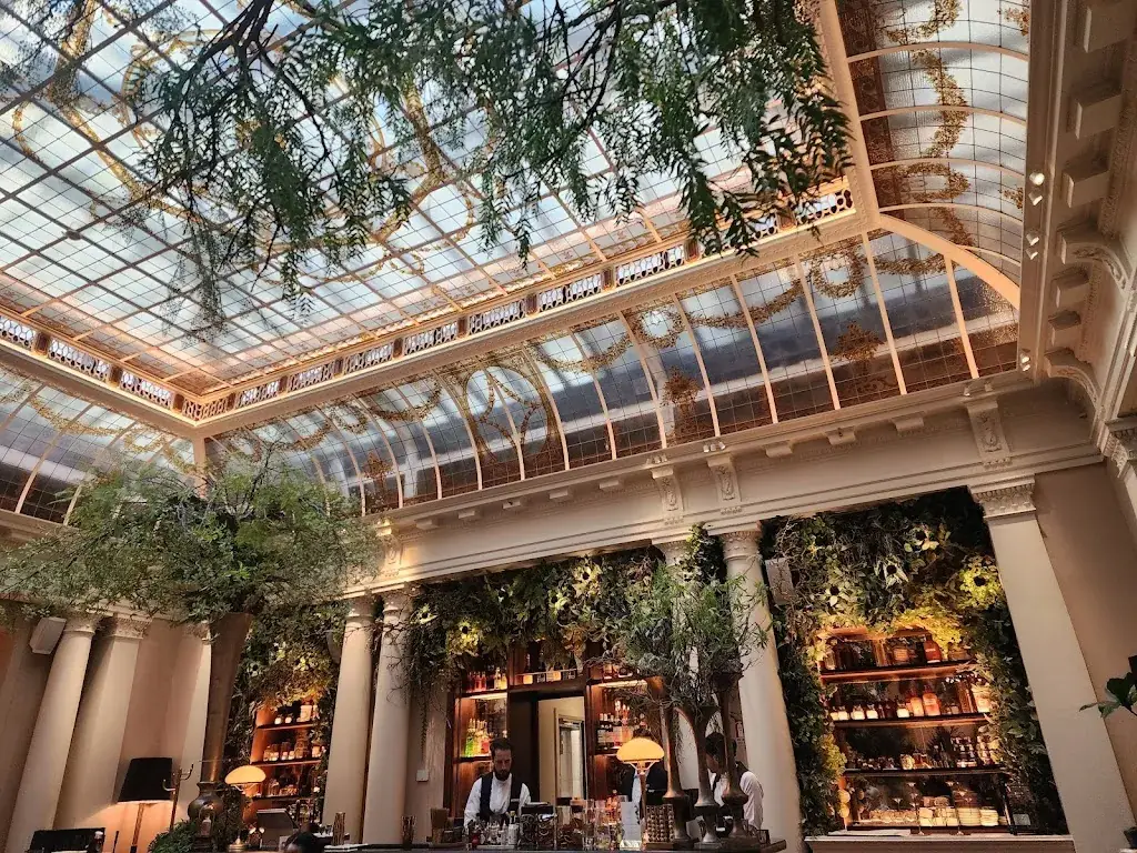 Demetria Robertson_L'Officine du Louvre_Paris_review