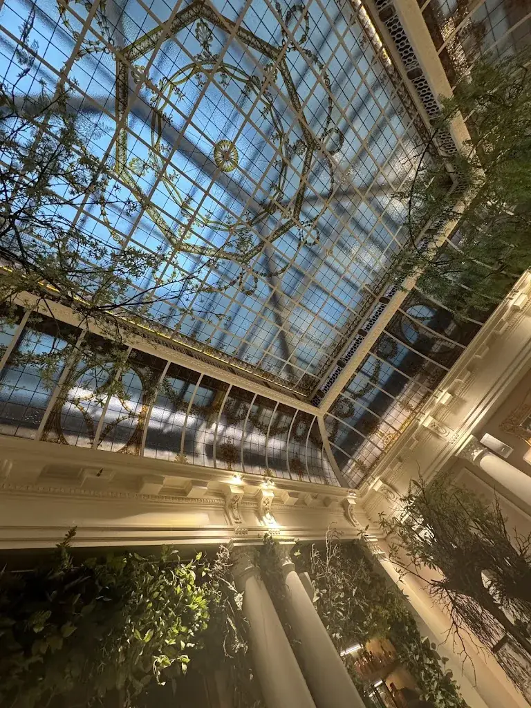 Alexis_L'Officine du Louvre_Paris_review