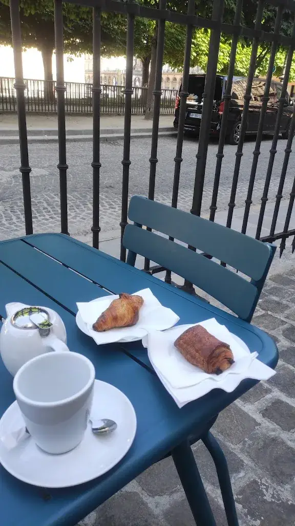 mohammad saghali_Café QJ_Paris_review