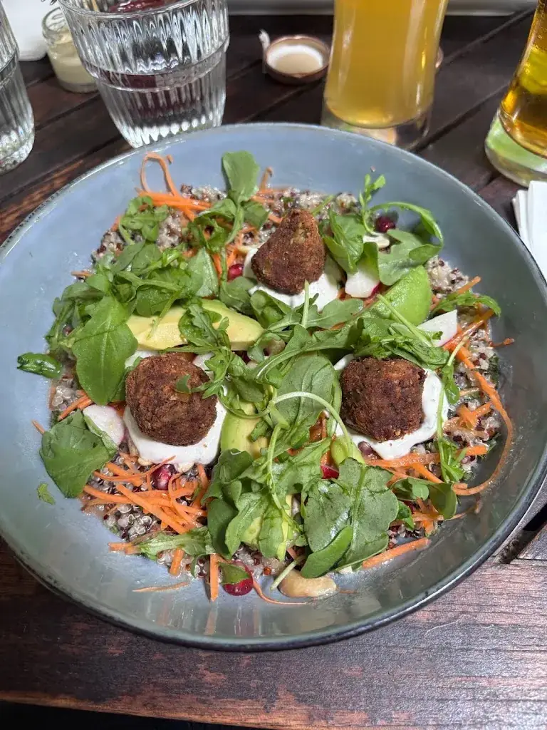 Mark Lowes_Café des Marronniers_Paris_review