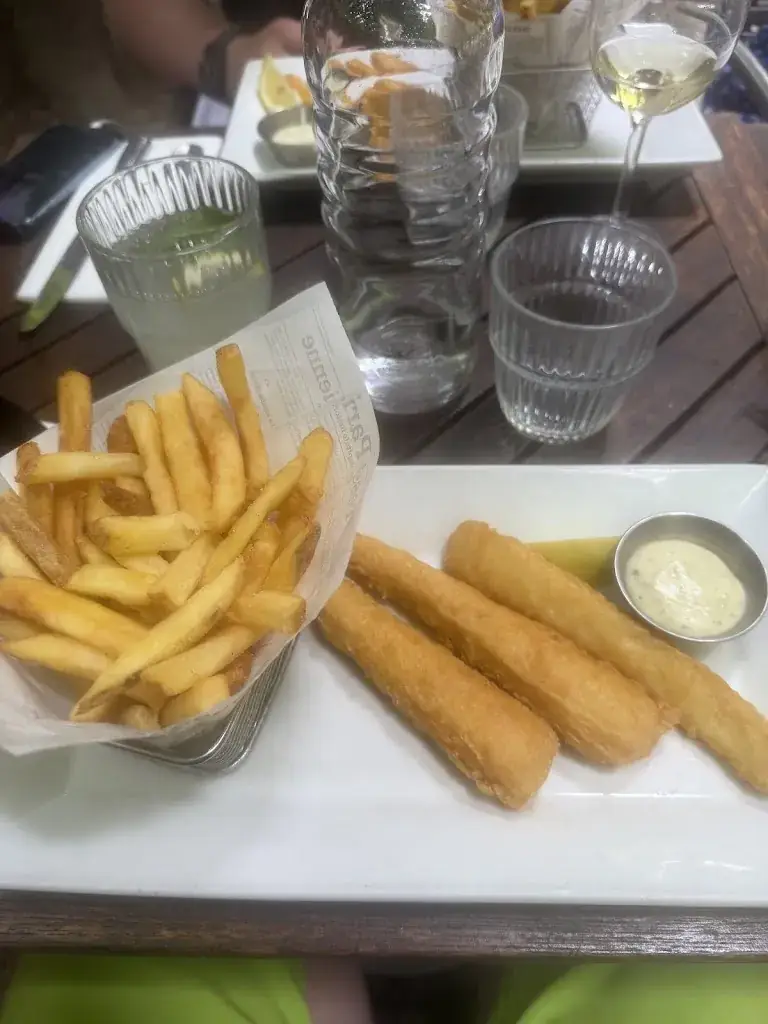 Martin Gustafsson_Café des Marronniers_Paris_review