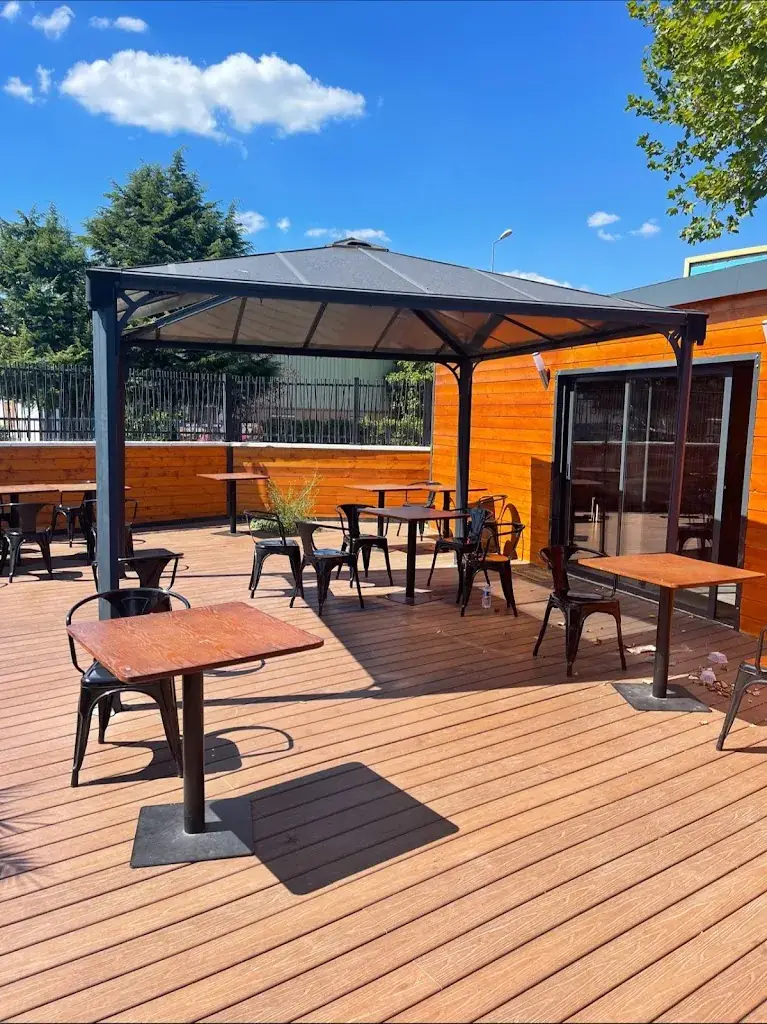 Double M chez Nabil restaurant in Chassieu