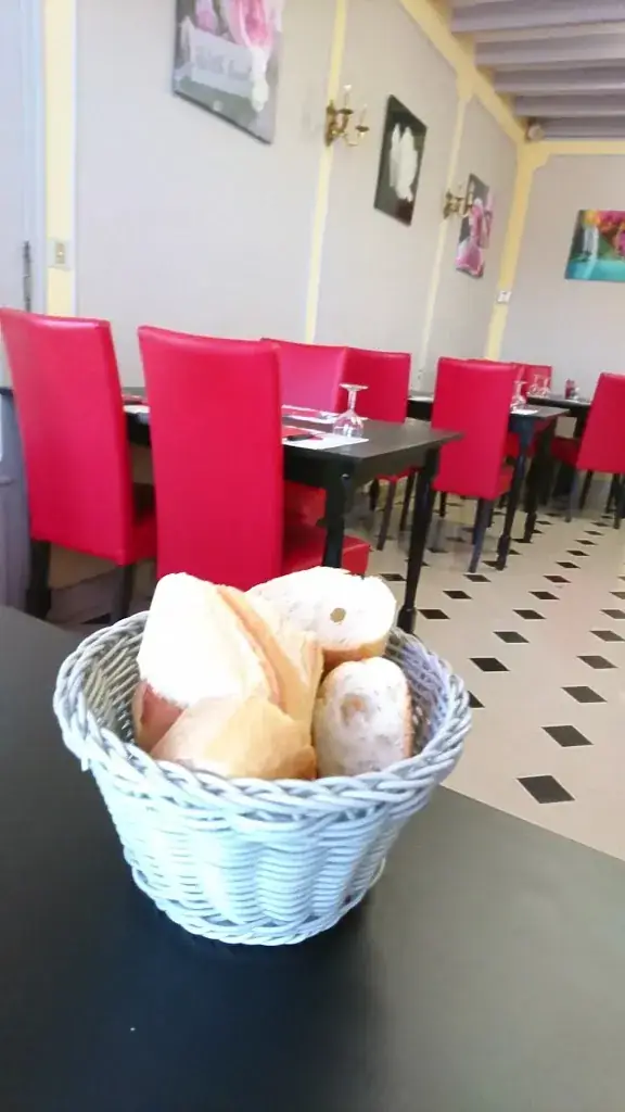 Hotel-Restaurant Saint-Eloi_Mailly-le-Camp_slider_image_1