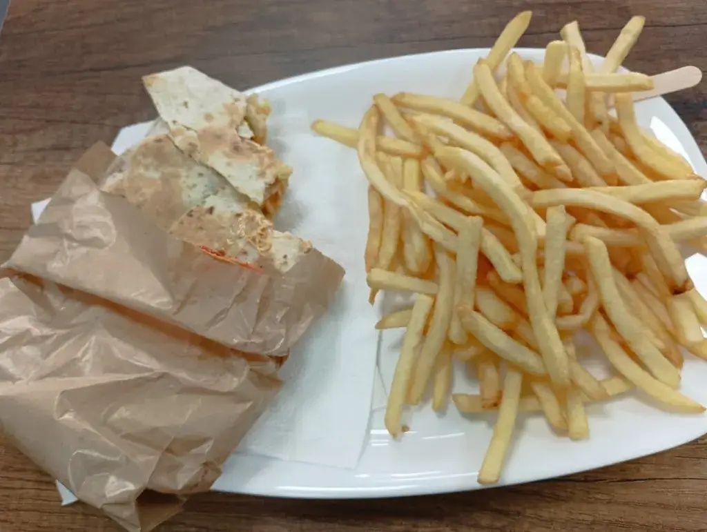 Le mec sur son tel_Snack chez Ali_Marange-Silvange_review