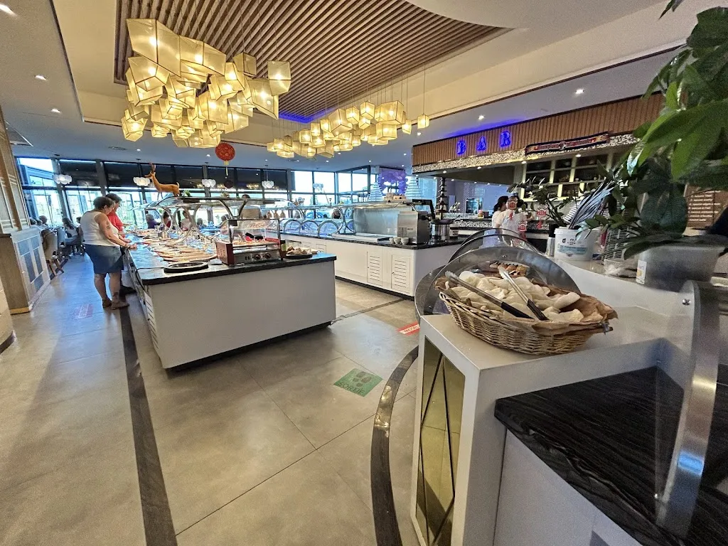 Scott Fernandez Thaxton_Mosella Buffet_Hauconcourt_review