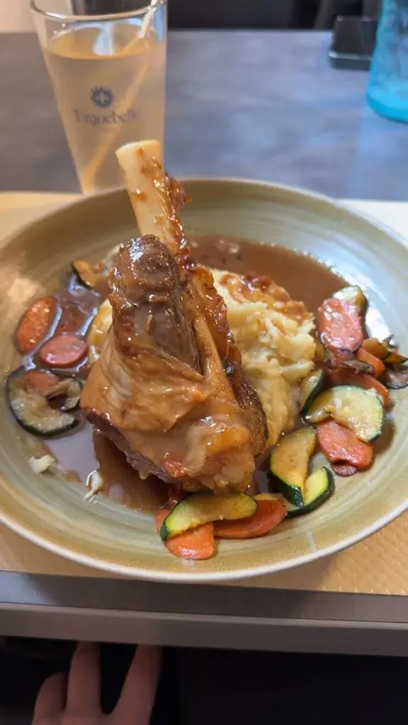 Lolita Lozada_La Botte Et Le Béret_Chassieu_review