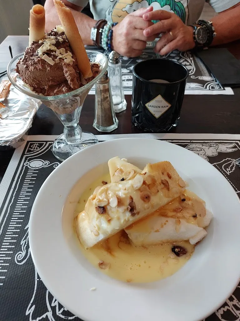 dominique m_The CKAM Bar_Mercy-le-Bas_review