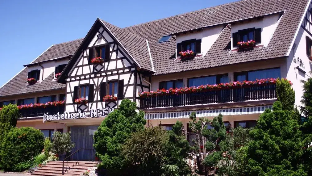 Logis Hostellerie Reeb restaurant in Marlenheim