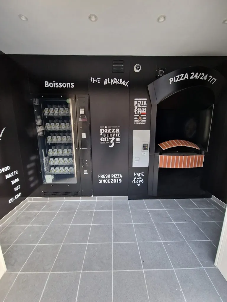 THE BLACK BOX MÉRY-SUR-SEINE - Distributeur de pizza et boisson 24h/24 7j/7_Méry-sur-Seine_slider_image_3