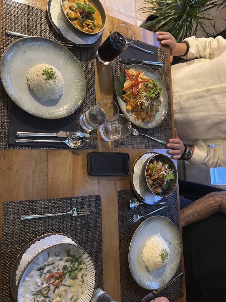 philippe laubli_Le Castel_Marly_review