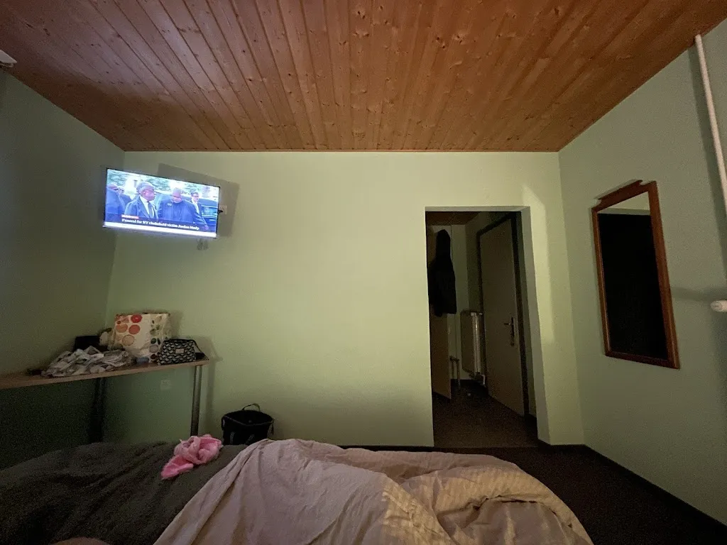 john gibbs_Hôtel-Restaurant L'Acacia SA_Marly_review