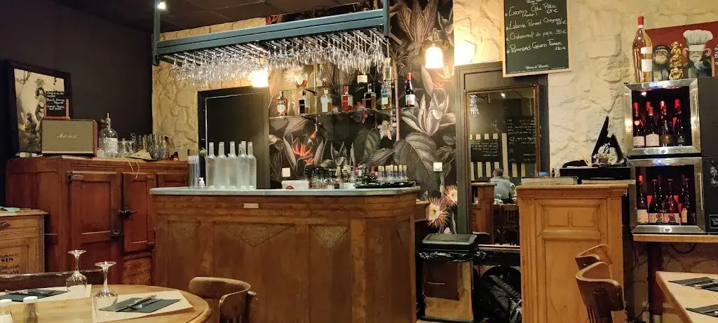 Aux 3 Singes restaurant in Montbrison