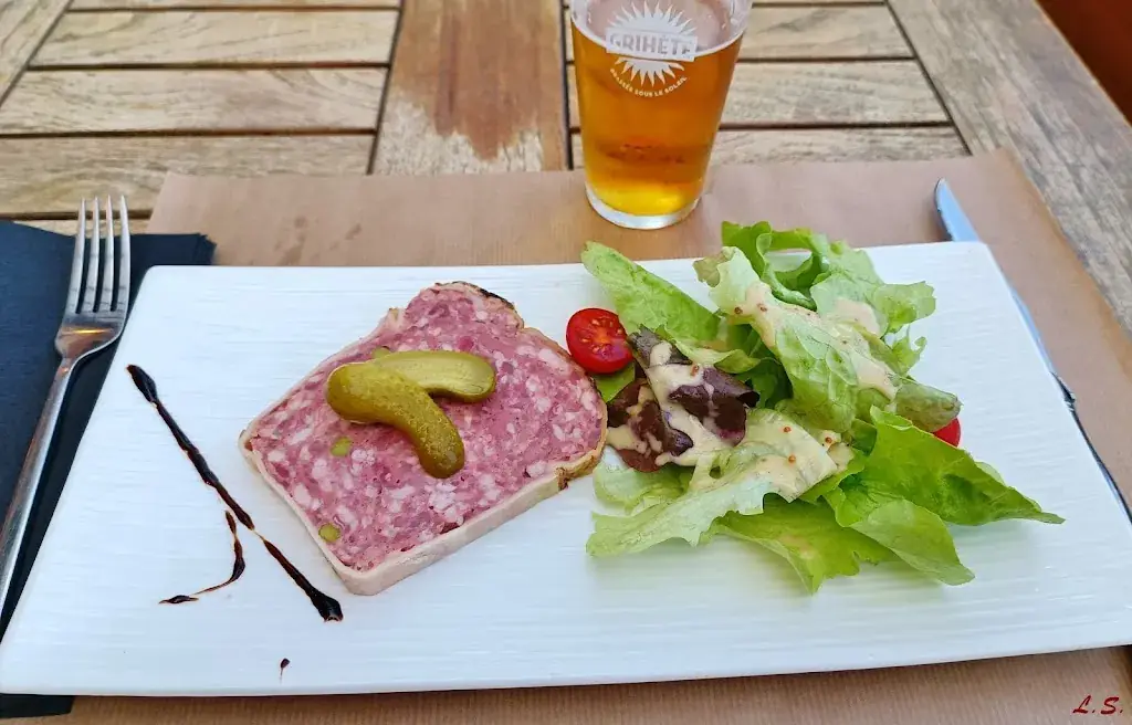 Aux 3 Singes_Montbrison_slider_image_2