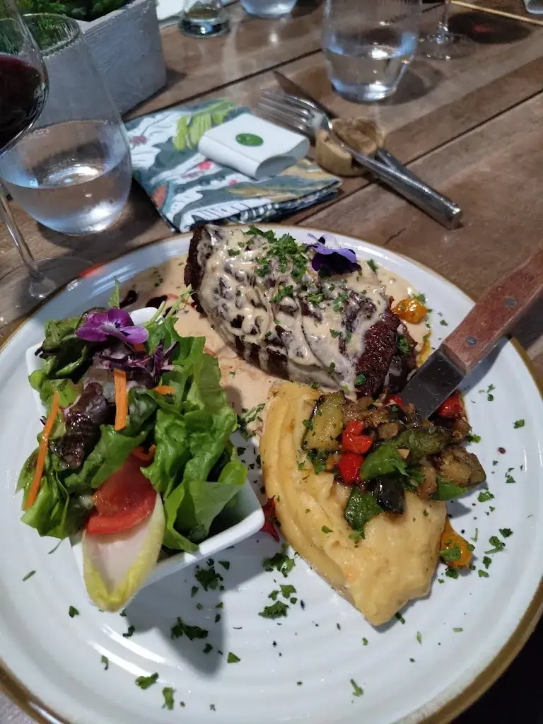 Joel Ginies_AUX 4 SAISONS_Montbrison_review