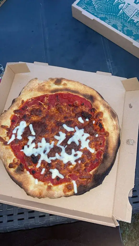 Louise Dupont_Mama Mia pizza_Montois-la-Montagne_review