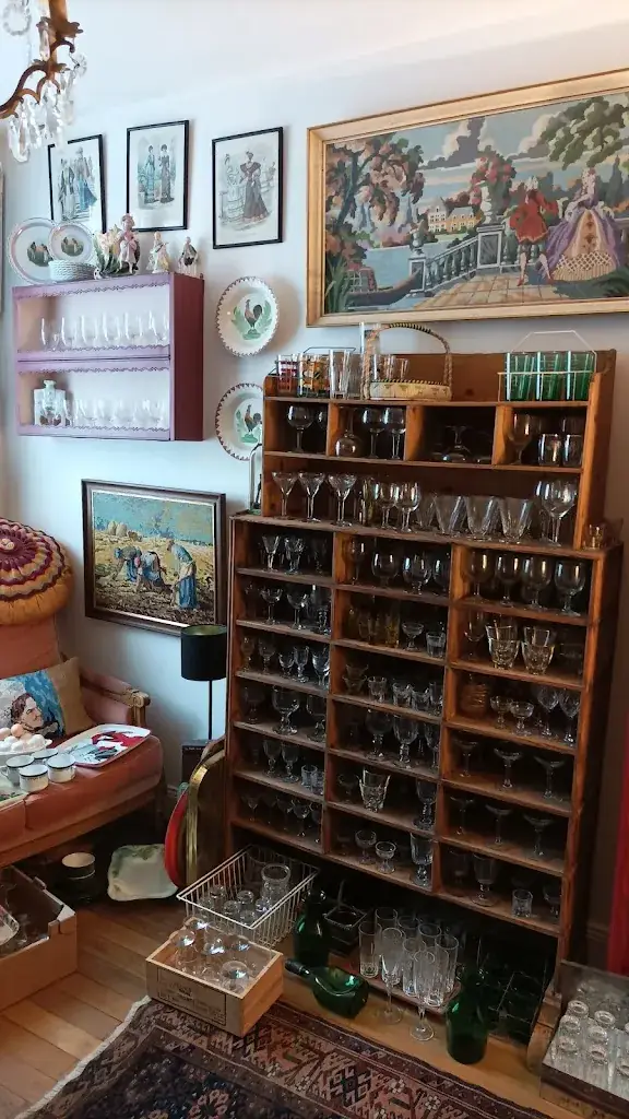 Elisabeth Lacombe_Les Gens_Méréville_review