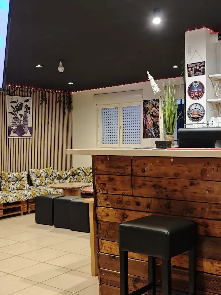 gwen Baikrich_L&J LOUNGE_Saclas_review