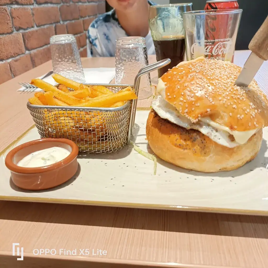 Elodie RIGAUD-JUNG_Burger Et Traditions_Montbrison_review