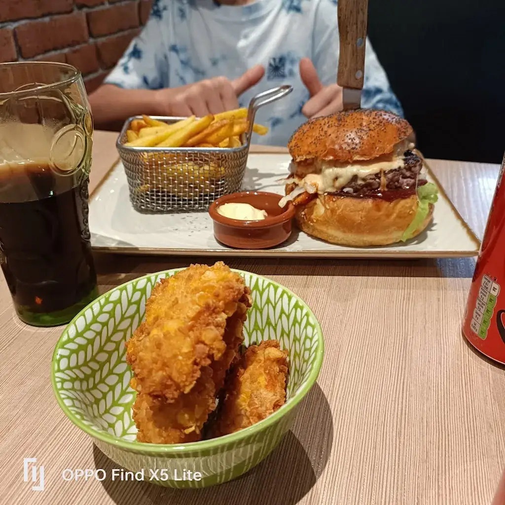 Burger Et Traditions_Montbrison_slider_image_3