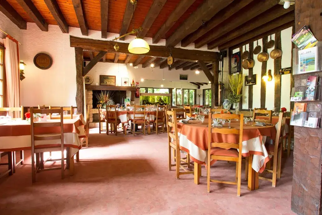 Au Joli Bois restaurant à Der