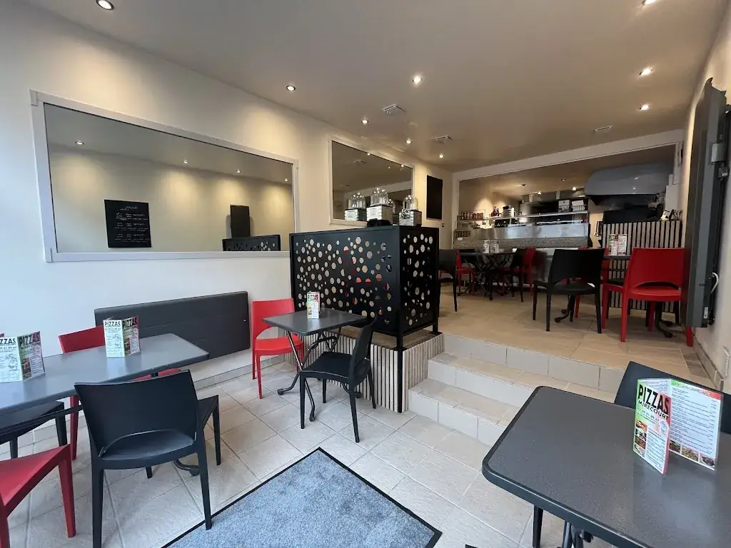 Pizza Mirecourt Restaurant in Mirecourt