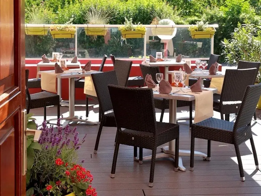 Logis Hôtel le Luth_Mirecourt_slider_image_1