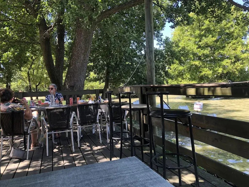 La cabane de l'étang restaurant in Savigneux
