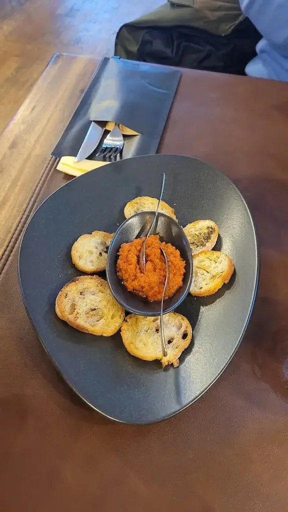 Sal DR_Restaurant - Pub La Roue Libre_Montmirail_review