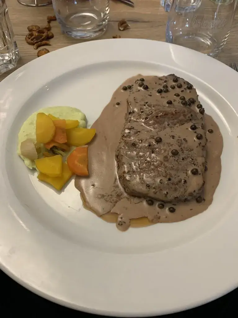 Sougata Bhattacharjee_L'Abbaye d'Anny_Munster_review