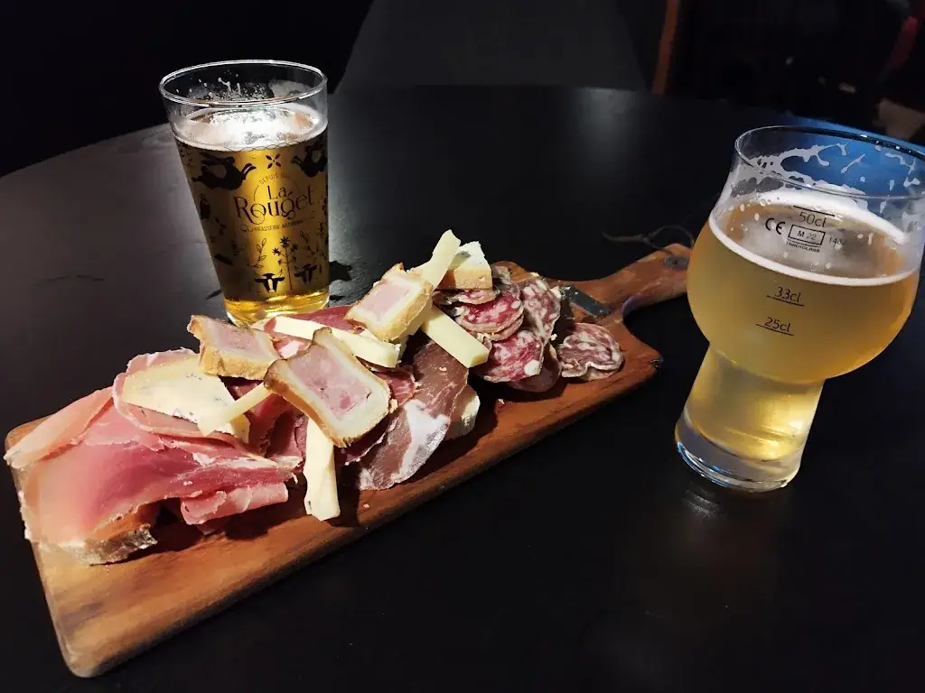 Axel RUELLE_Pub L'Alambic_Montbrison_review