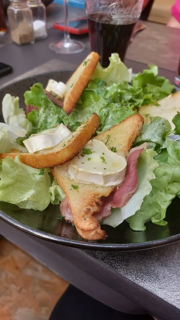 Tracy Winterstein_CHEZ PAVA_Metz_review