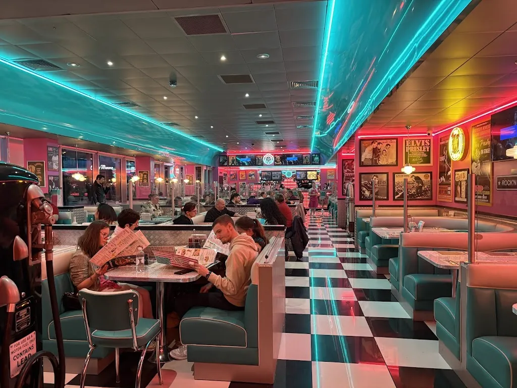 Debbie Schmitt_Tommy’s Diner_Moulins-lès-Metz_review
