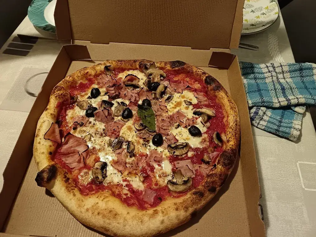 phil CRIACO_Pizzeria Piazza di Ofena_Neufchef_recensione