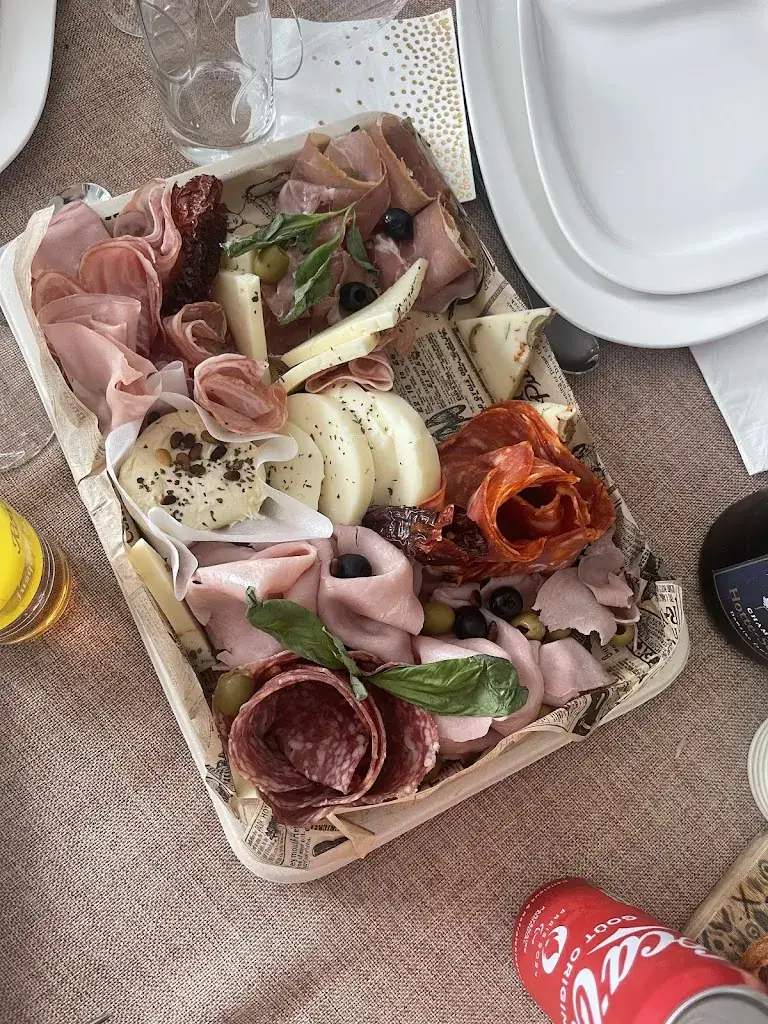 Pizzeria Piazza di Ofena_Neufchef_slider_image_2