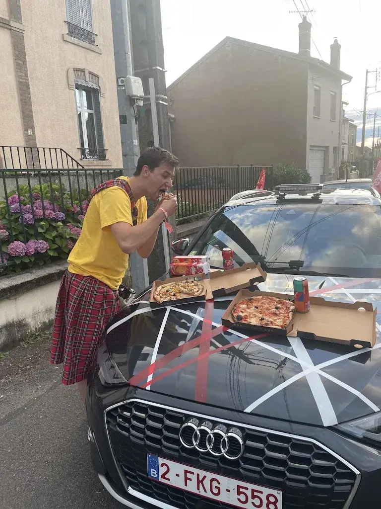 Kristoffer Ryckaert_Mamie pizza_Neuves-Maisons_recensione