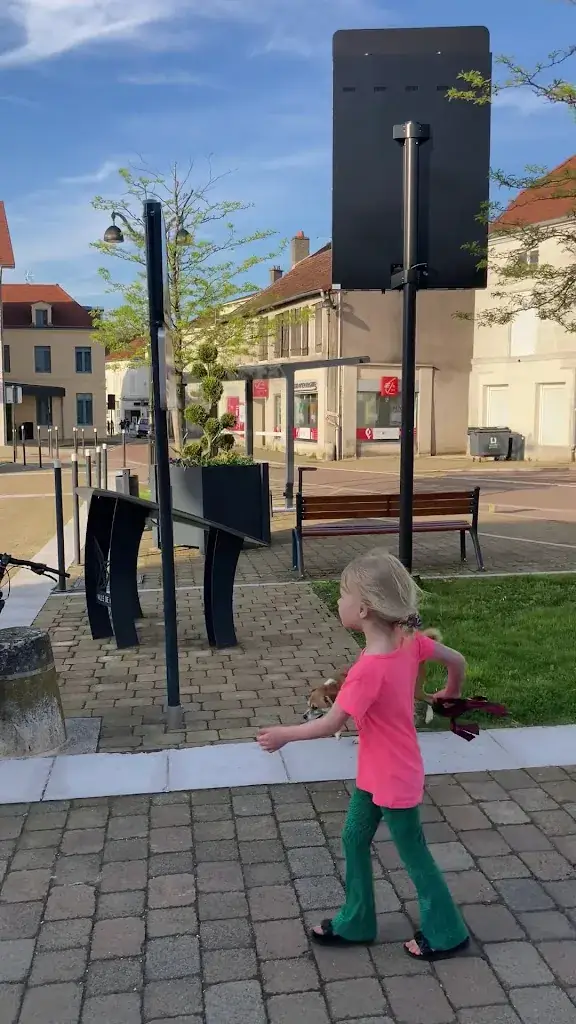 Mikko S_Hôtel Du Commerce-Restaurant Au Couteau_Nogent_review