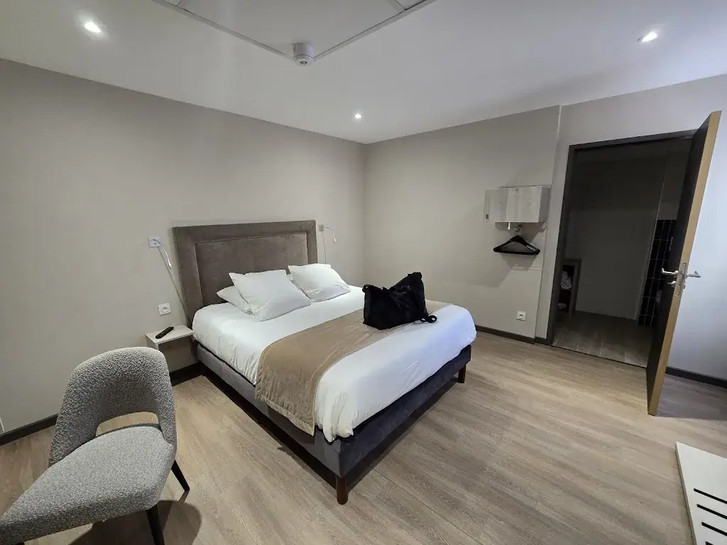 Hôtel Du Commerce-Restaurant Au Couteau_Nogent_slider_image_3